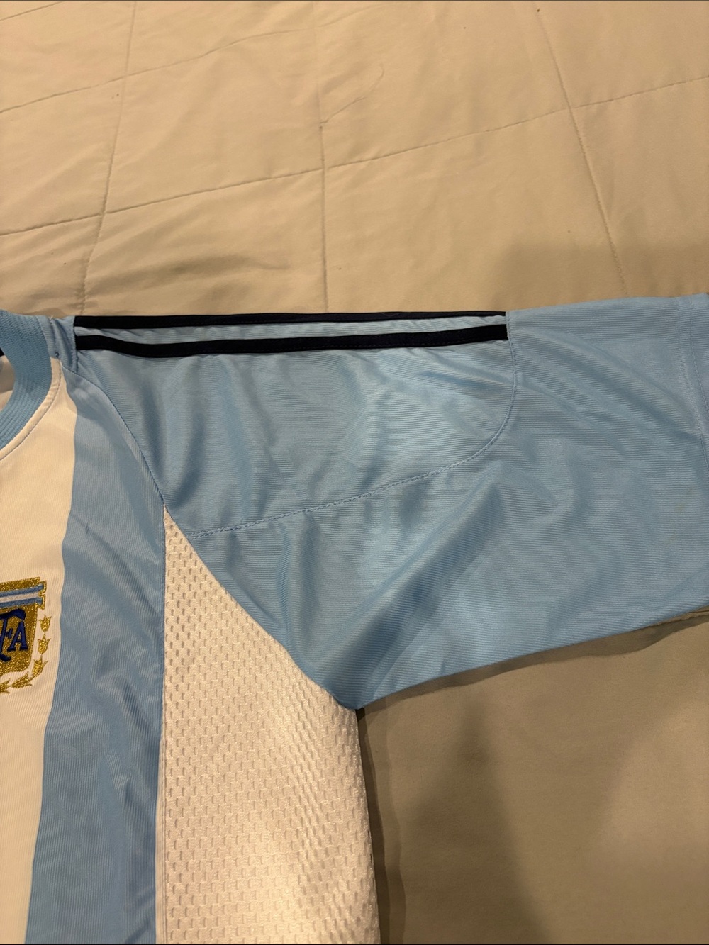 Men Jerseys - Picture 3 of 6